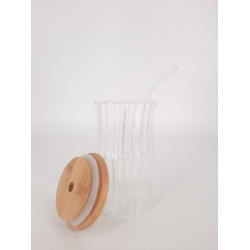 الزجاج مع القش والغطاء