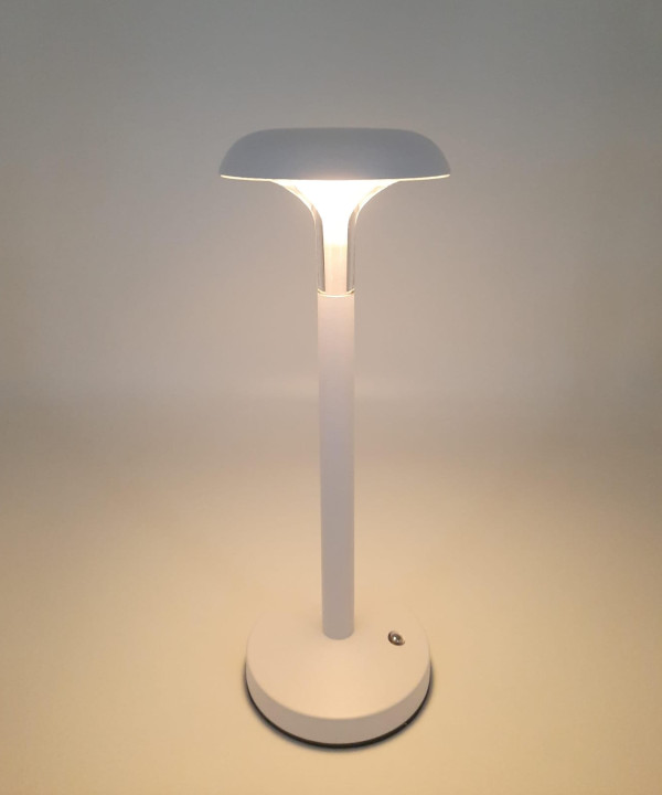 مصباح طاولة LED