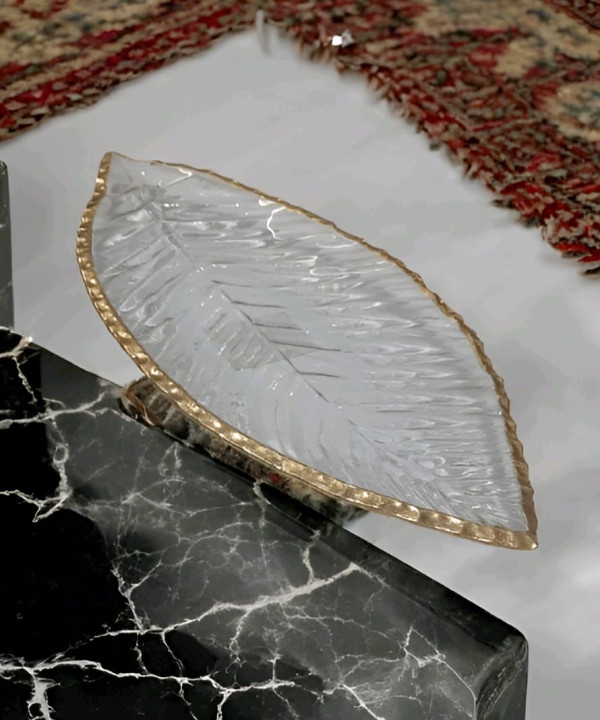 طبق زجاجي بتصميم أوراق الشجر
