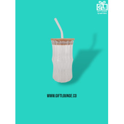 الزجاج مع القش والغطاء