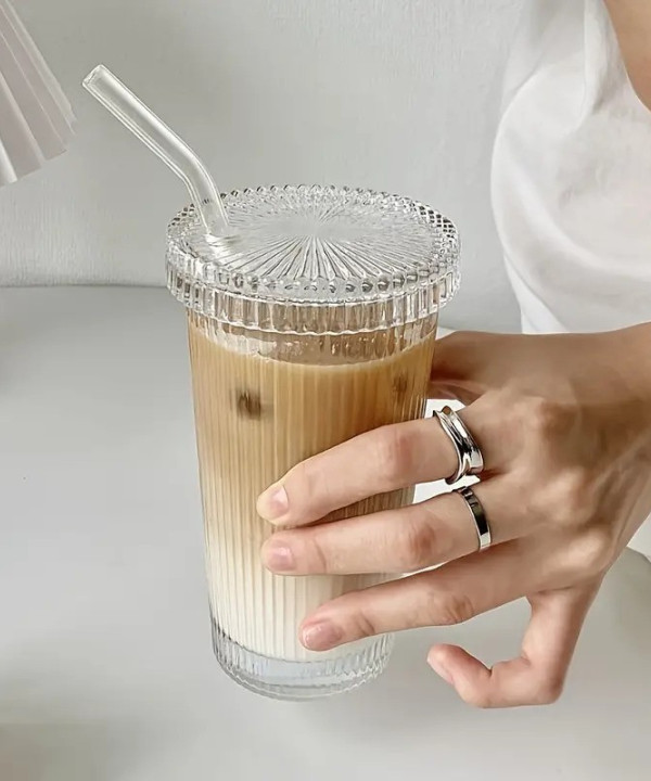 كوب قزاز مع مصاص  للمشروابات البارده