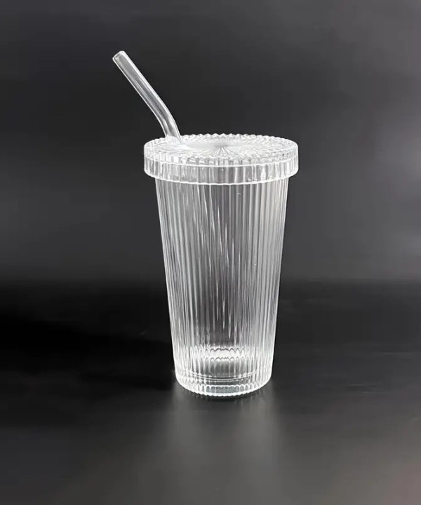 كوب قزاز مع مصاص  للمشروابات البارده