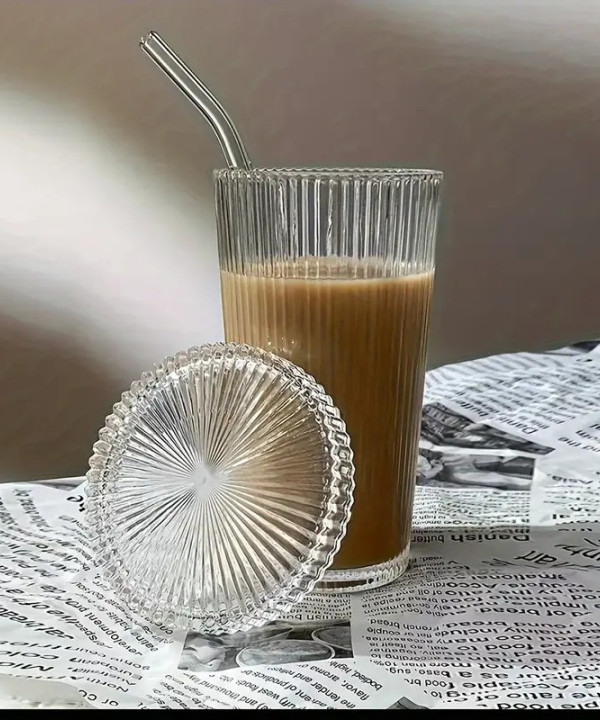 كوب قزاز مع مصاص  للمشروابات البارده