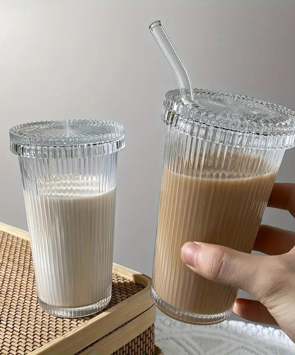 كوب قزاز مع مصاص  للمشروابات البارده